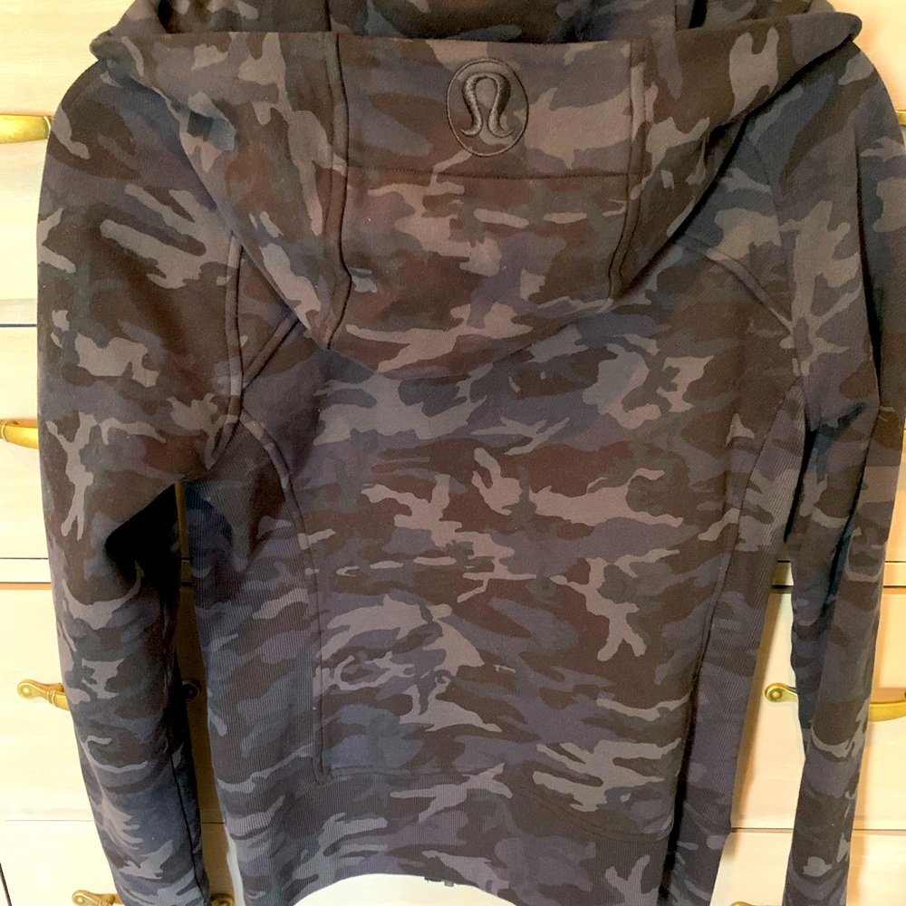 Lululemon Scuba Hoodie Sz 6- Camo